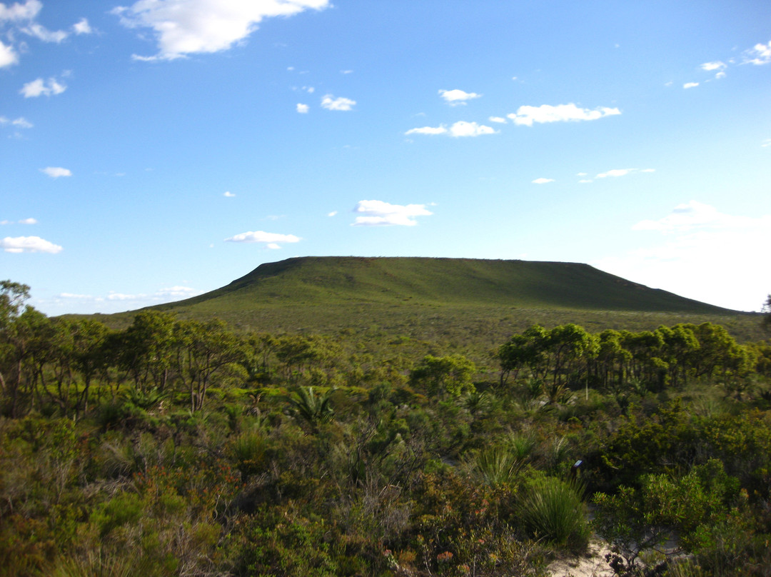 朱里恩湾旅游景点-Lesueur National Park