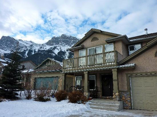 Mount Engadine酒店住宿-Off Our Rockies Bed and Breakfast