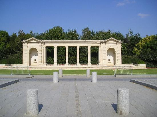 Bayeux War Cemetery景点图片