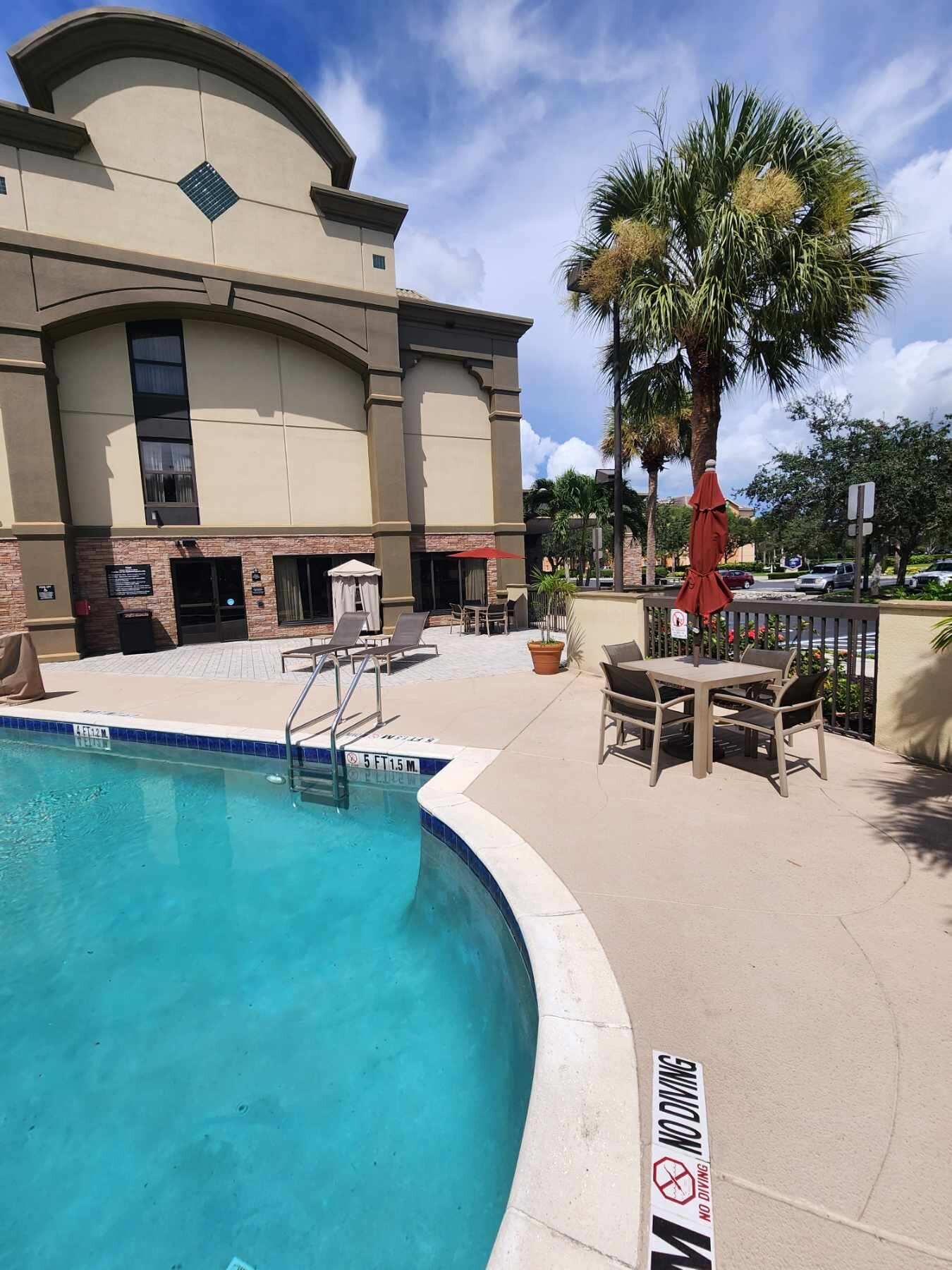 Hampton Inn Bonita Springs/Naples-North-泳池