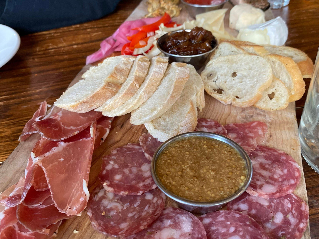 Spinnakers Brewpub & Guest Houses主图