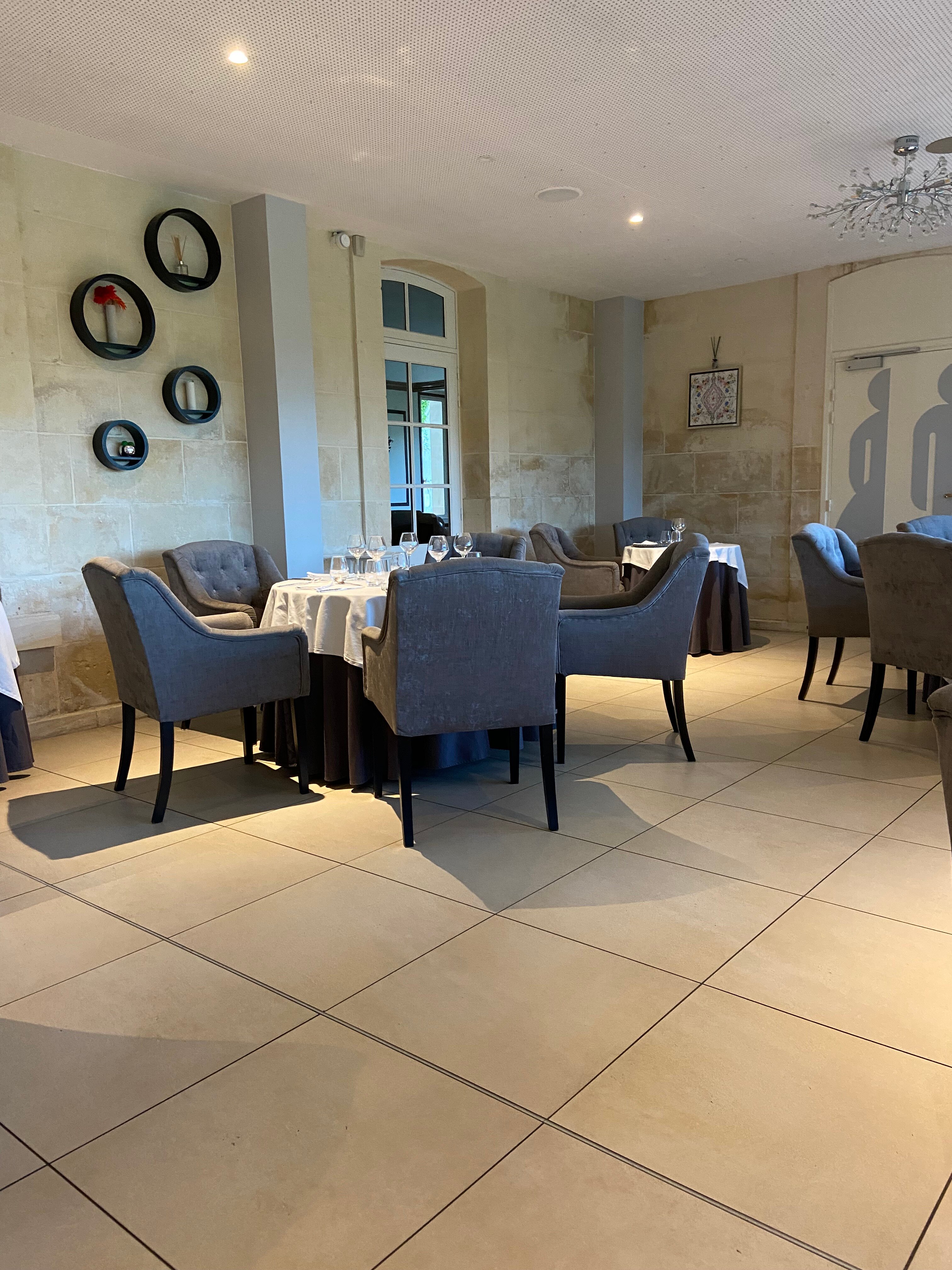 Chambres d'Hotes du Chateau de Breuil-餐饮