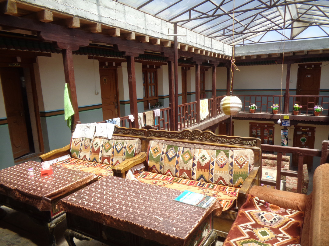 Lotus Holiday Inn主图