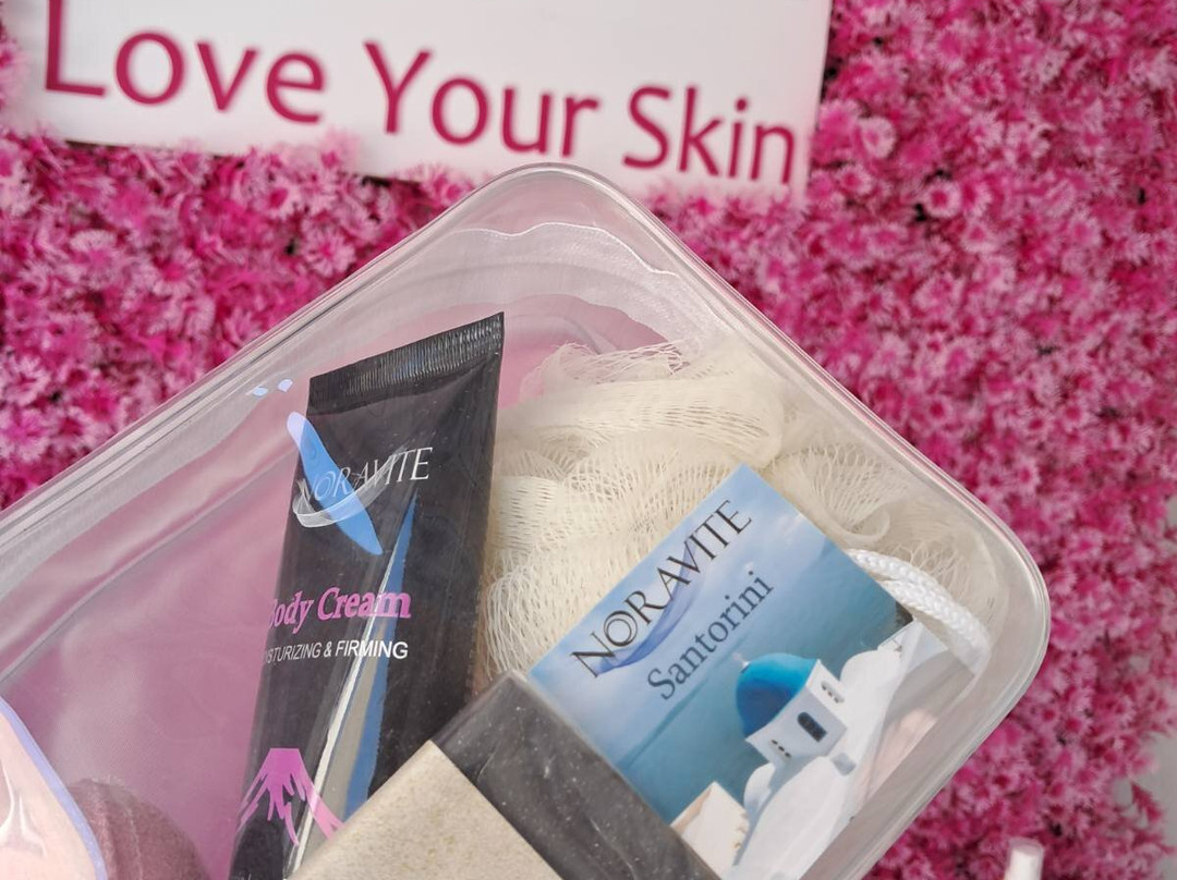 Noravite-卡马里必去景点