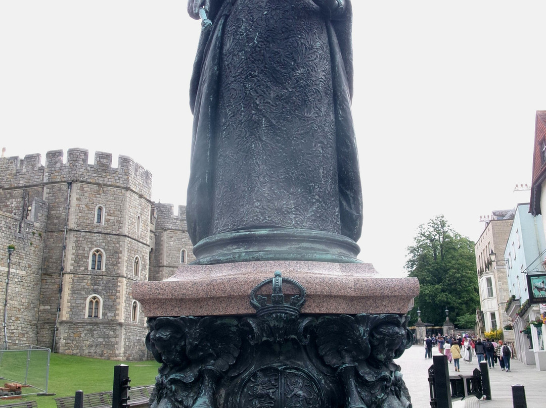 Queen Victoria Statue-温莎必去景点
