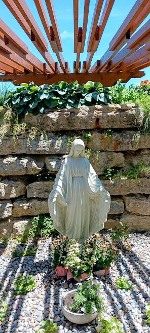 Holy Family Shrine-Gretna必去景点