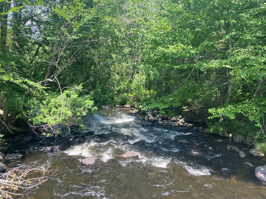 Bond Falls-昂托纳贡必去景点
