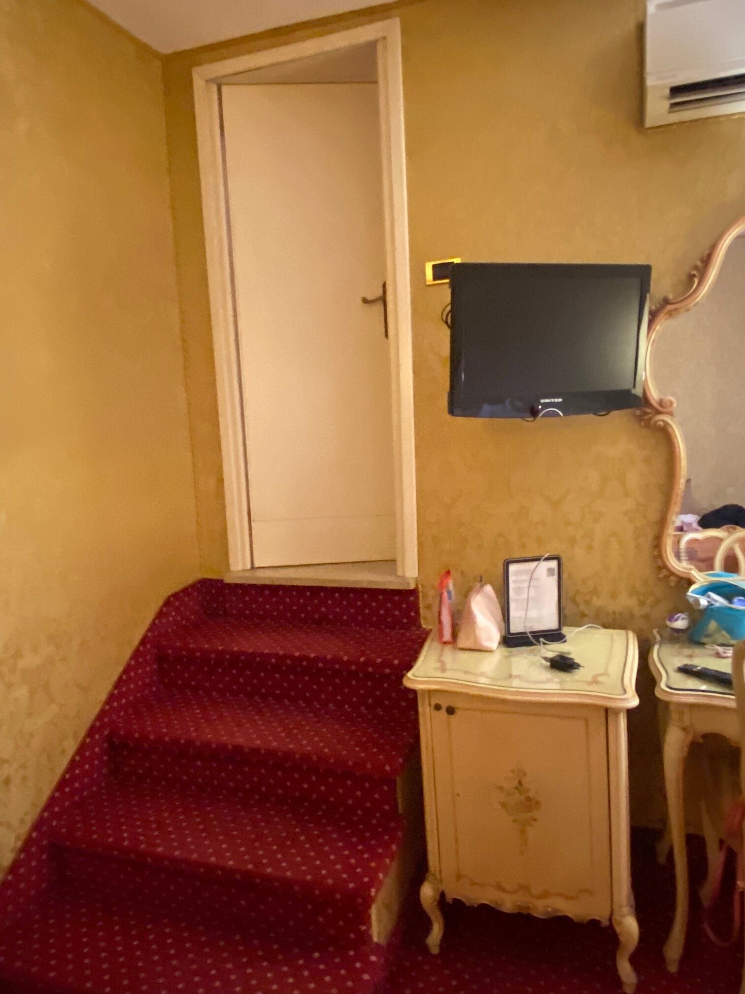 卡斯特洛酒店-官方