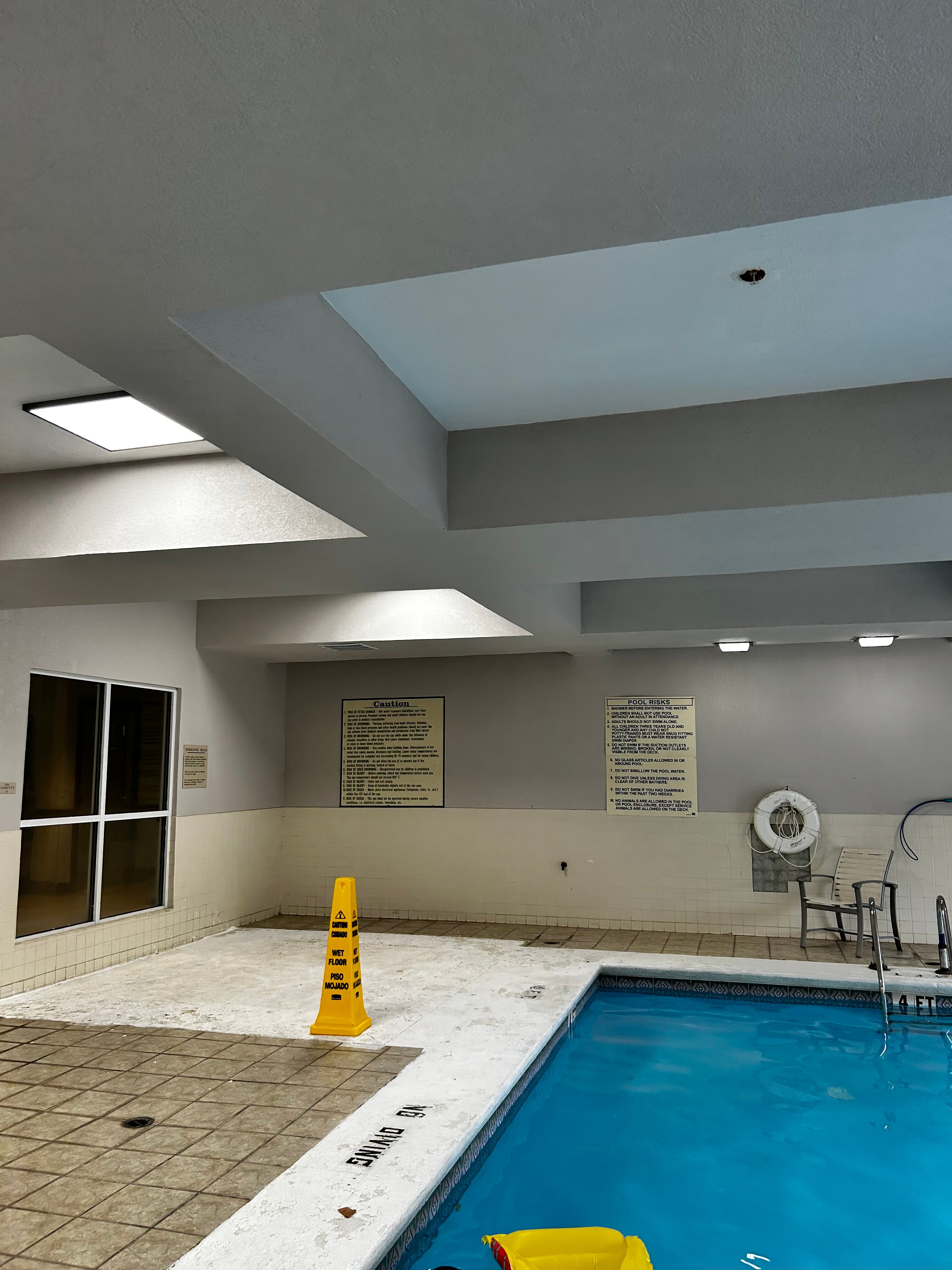 Country Inn & Suites by Radisson, Helen, GA-泳池