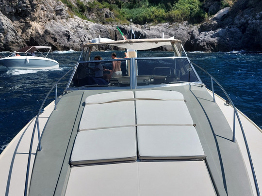 Amalfi Coast & Capri tour by Riva Bravo 38-萨勒诺必去景点