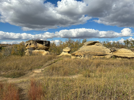 La Roche Percee Provincial Historic Site & Short Creek Cairn-Roche Percee必去景点