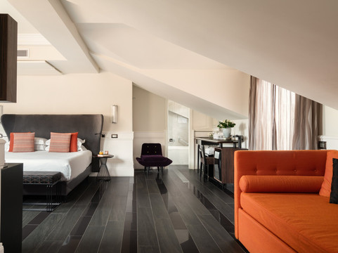 纳沃纳宫酒店主图