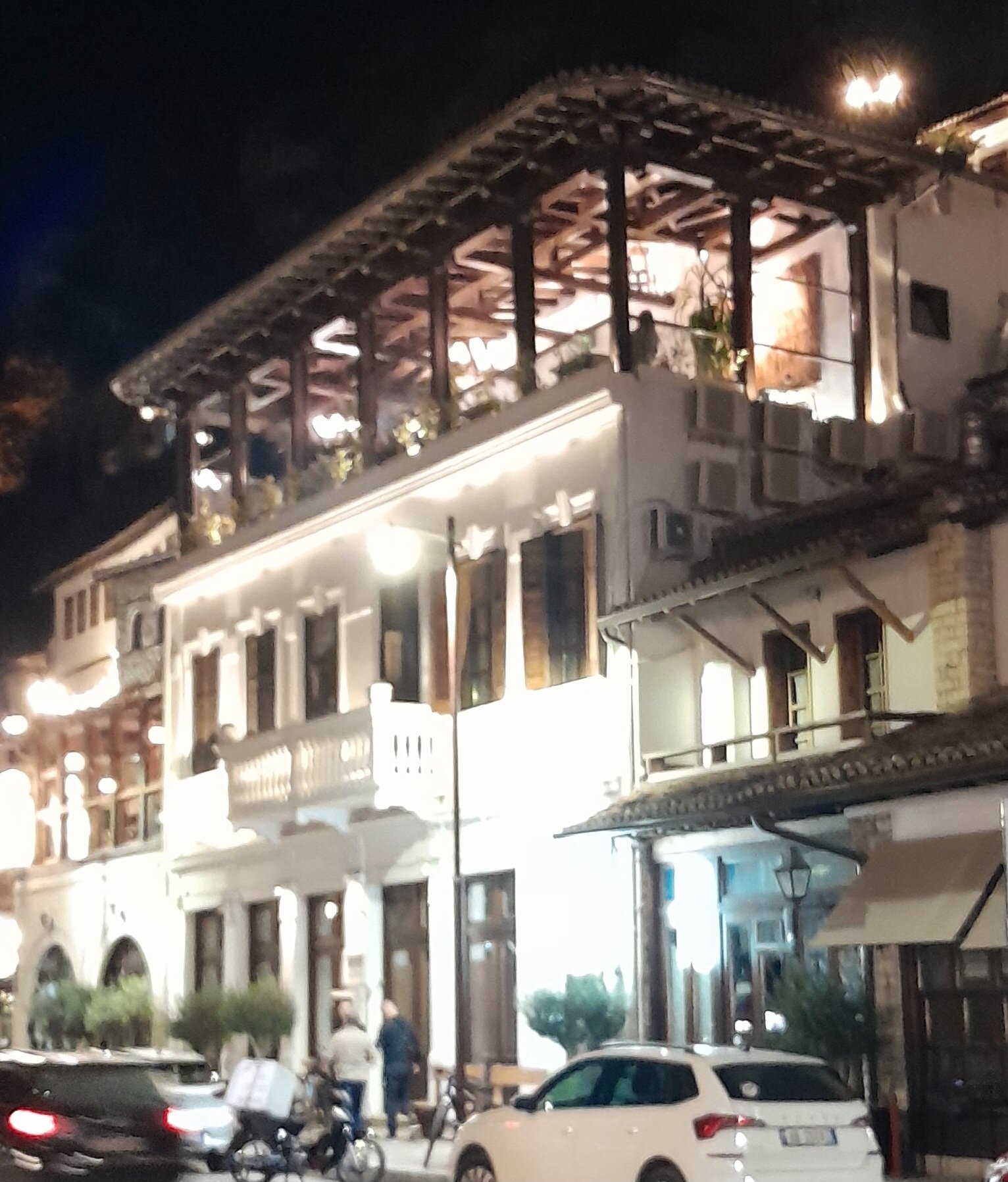 White House Berat-官方