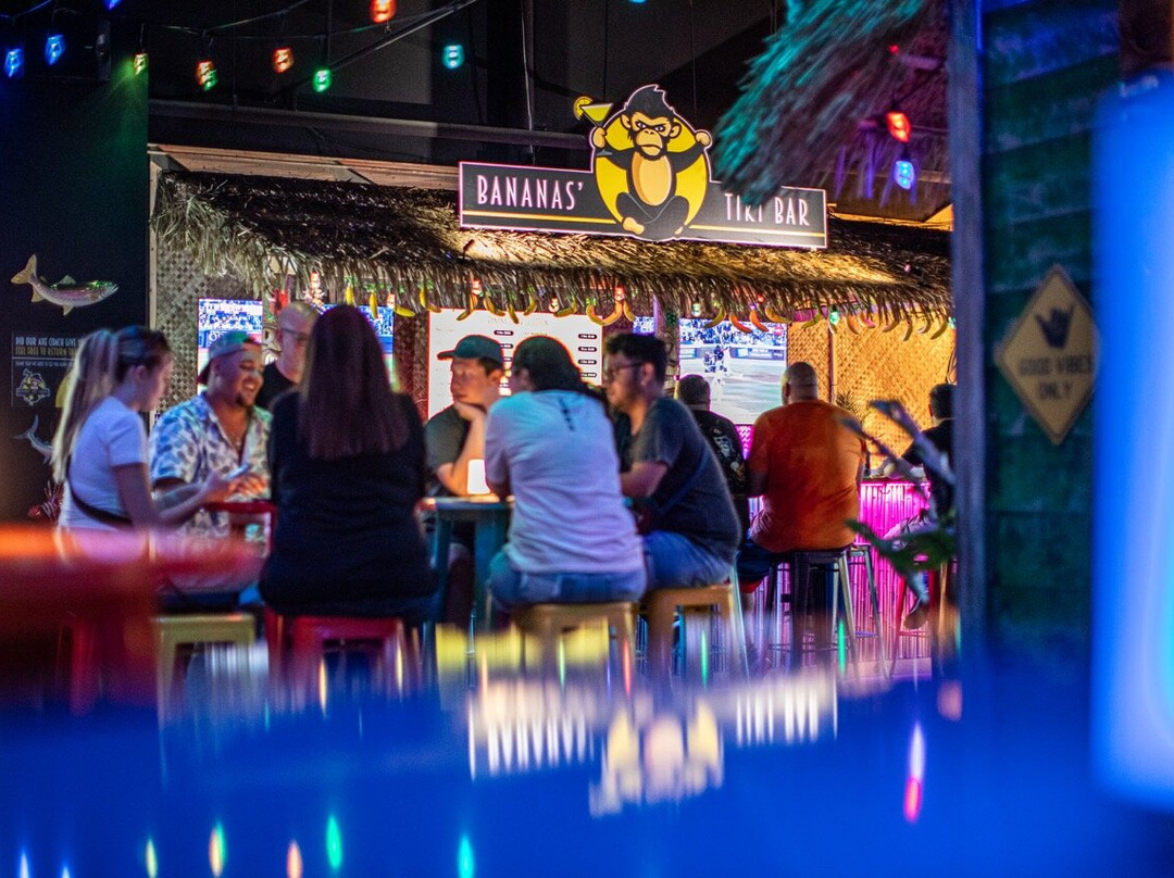 Bananas' Axe Cabana - Axe Throwing-奥兰多必去景点