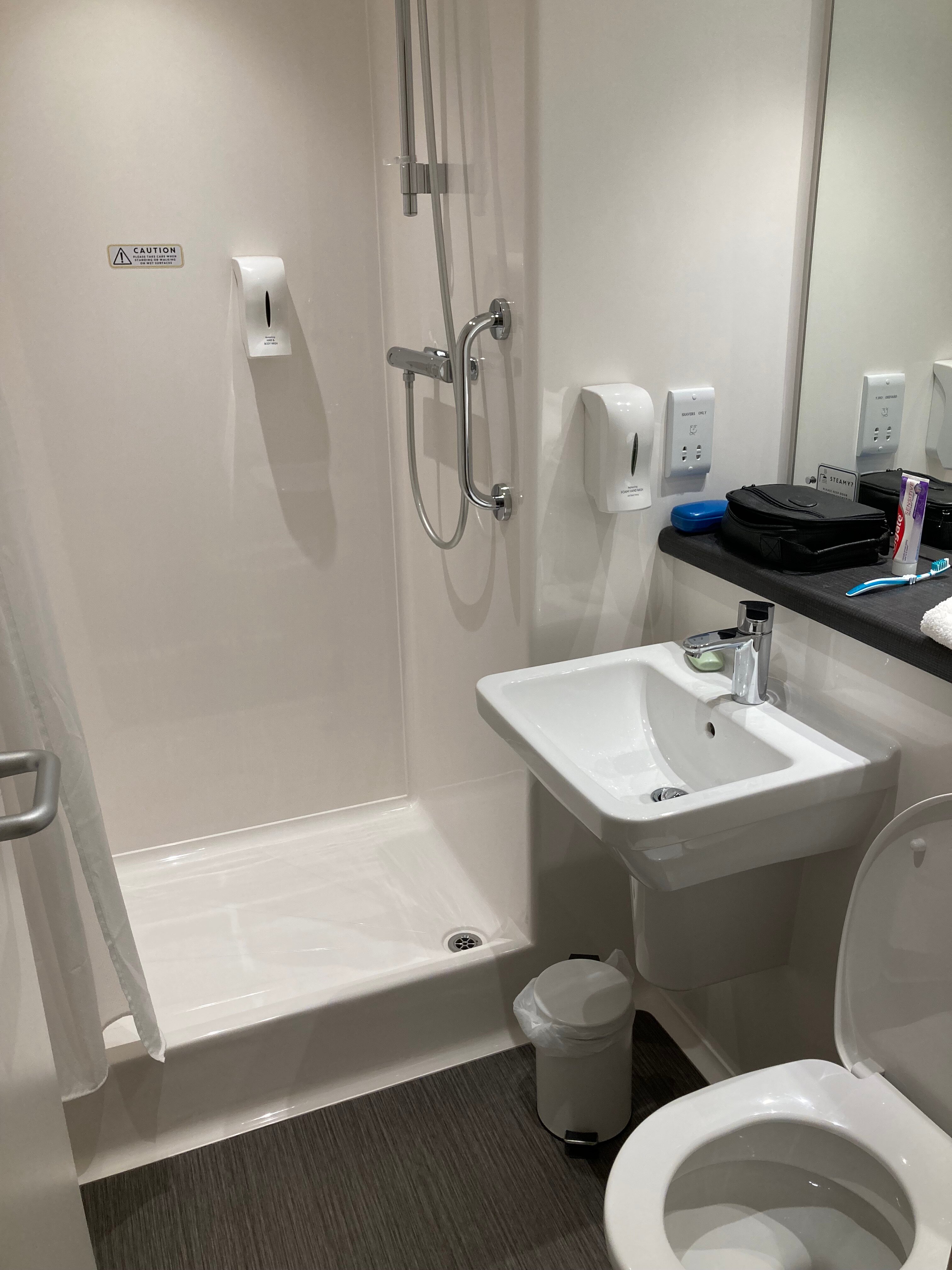 Travelodge Elgin-浴室