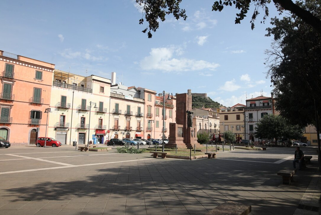 Piazza Costituzione-博萨必去景点