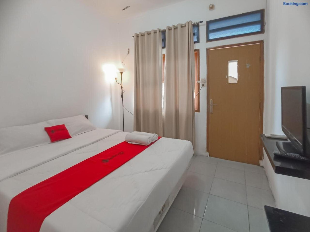 RedDoorz Syariah near RSUD Karawang 2