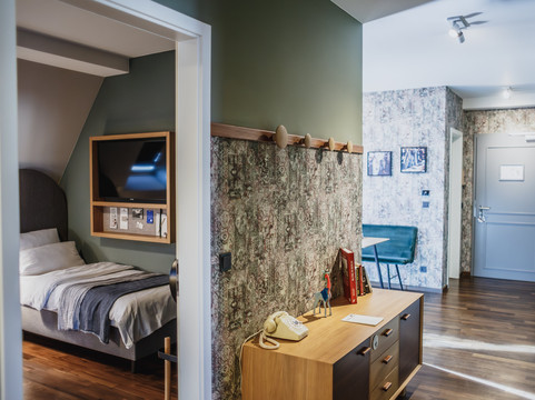 马戏团酒店主图