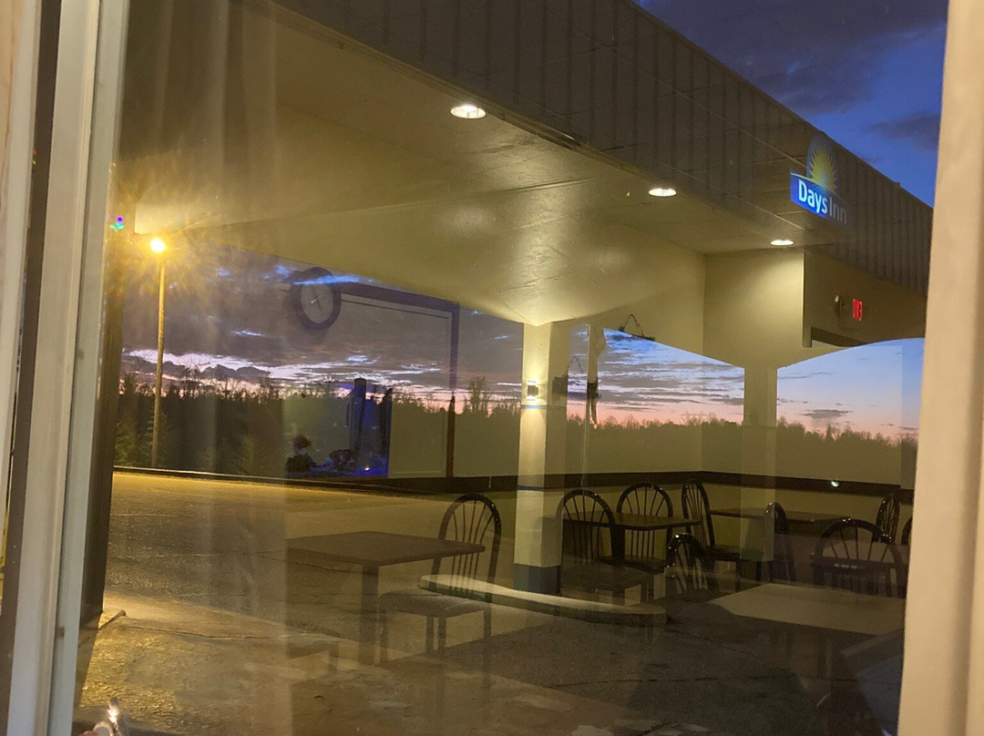 Days Inn by Wyndham St Clairsville主图