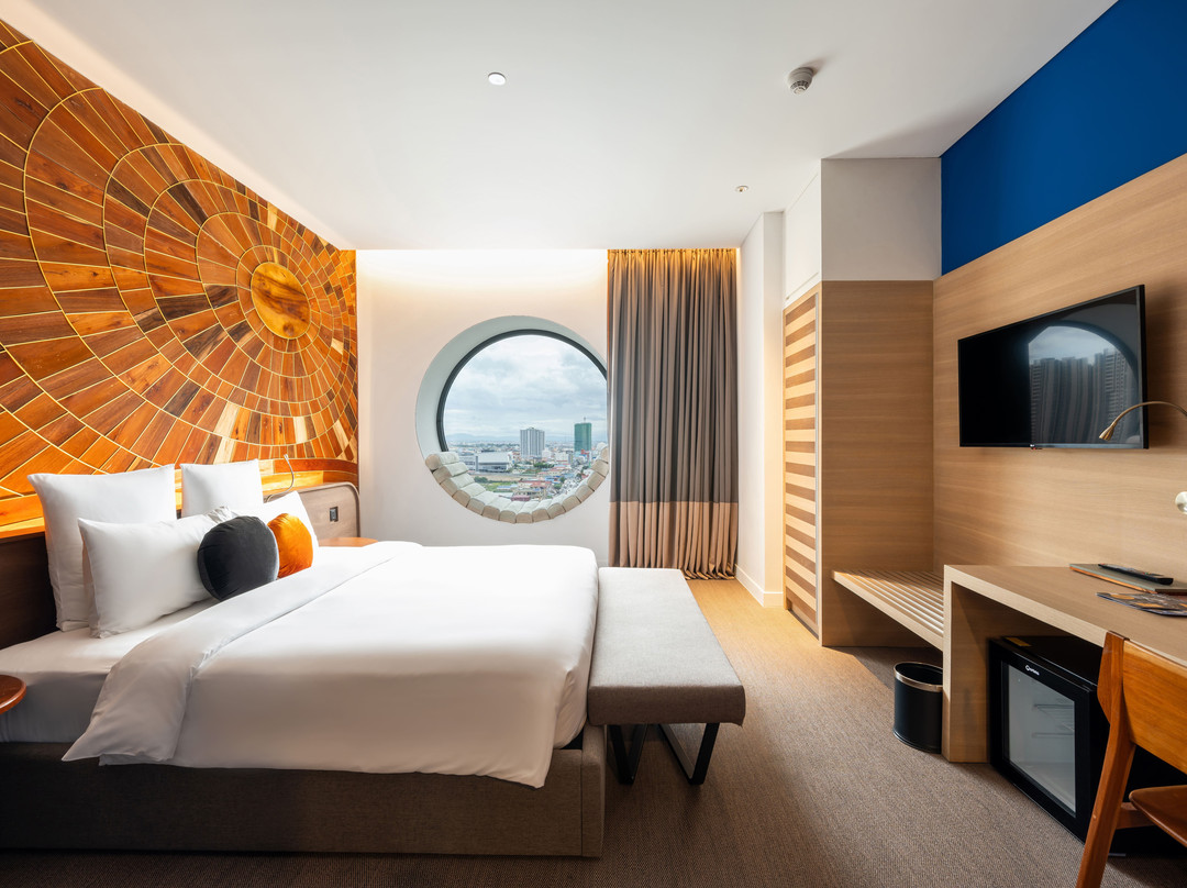 Sun & Moon, Riverside Hotel主图