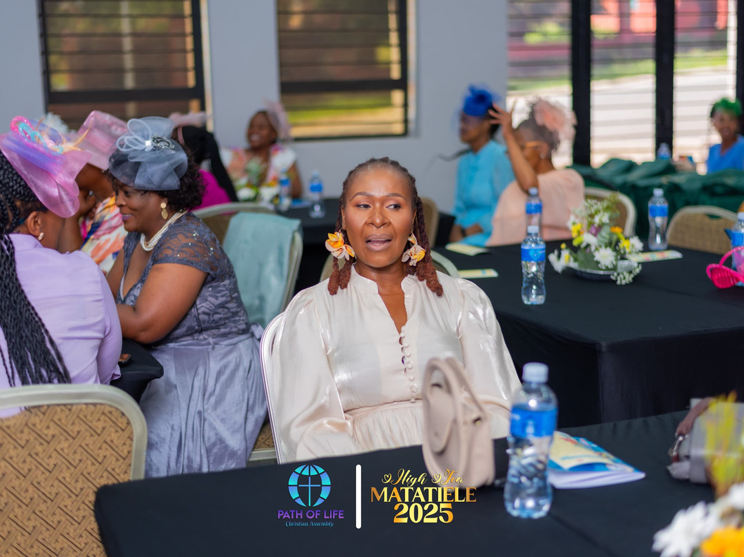 The Royal Courtyard主图