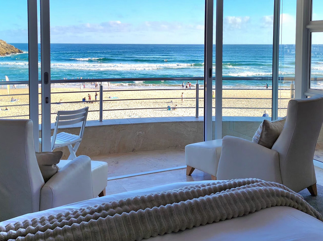 Waves of Grace Seafront Villa主图