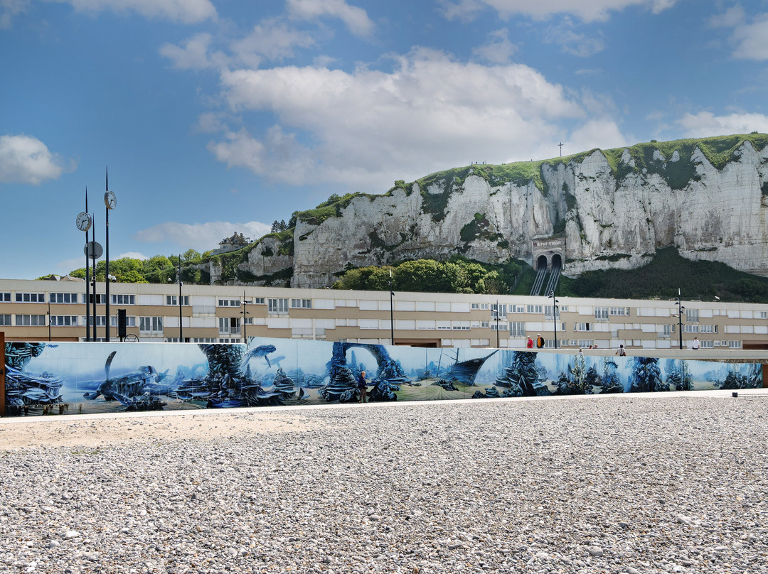 Fresque De Johann Grenier-勒特雷波尔必去景点