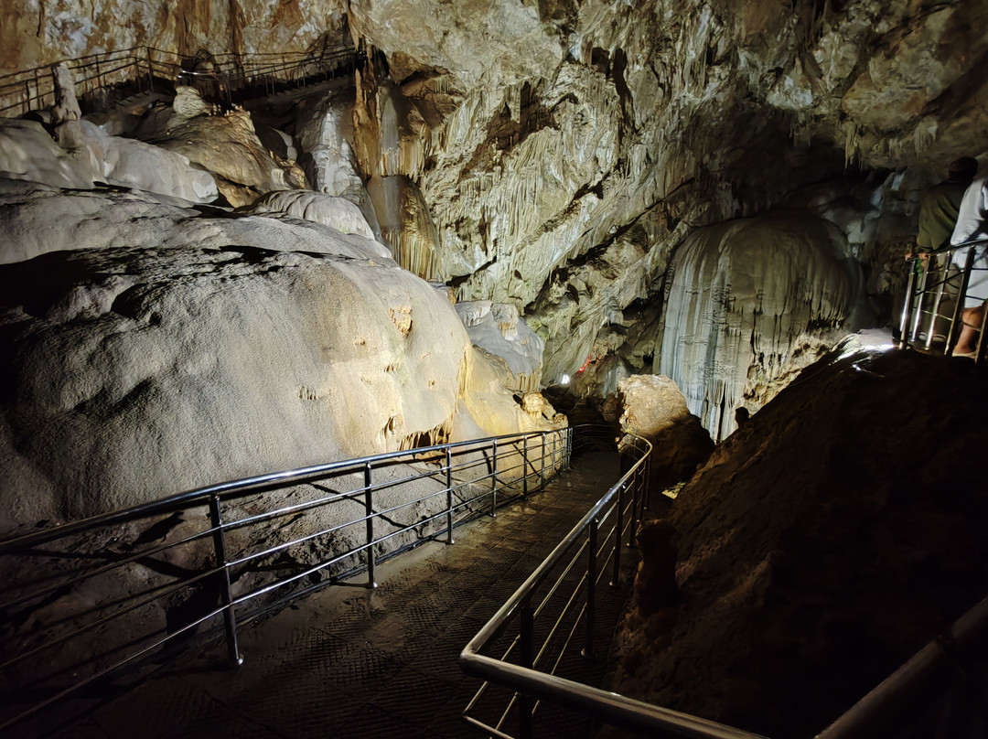 New Athos Cave-New Athos必去景点