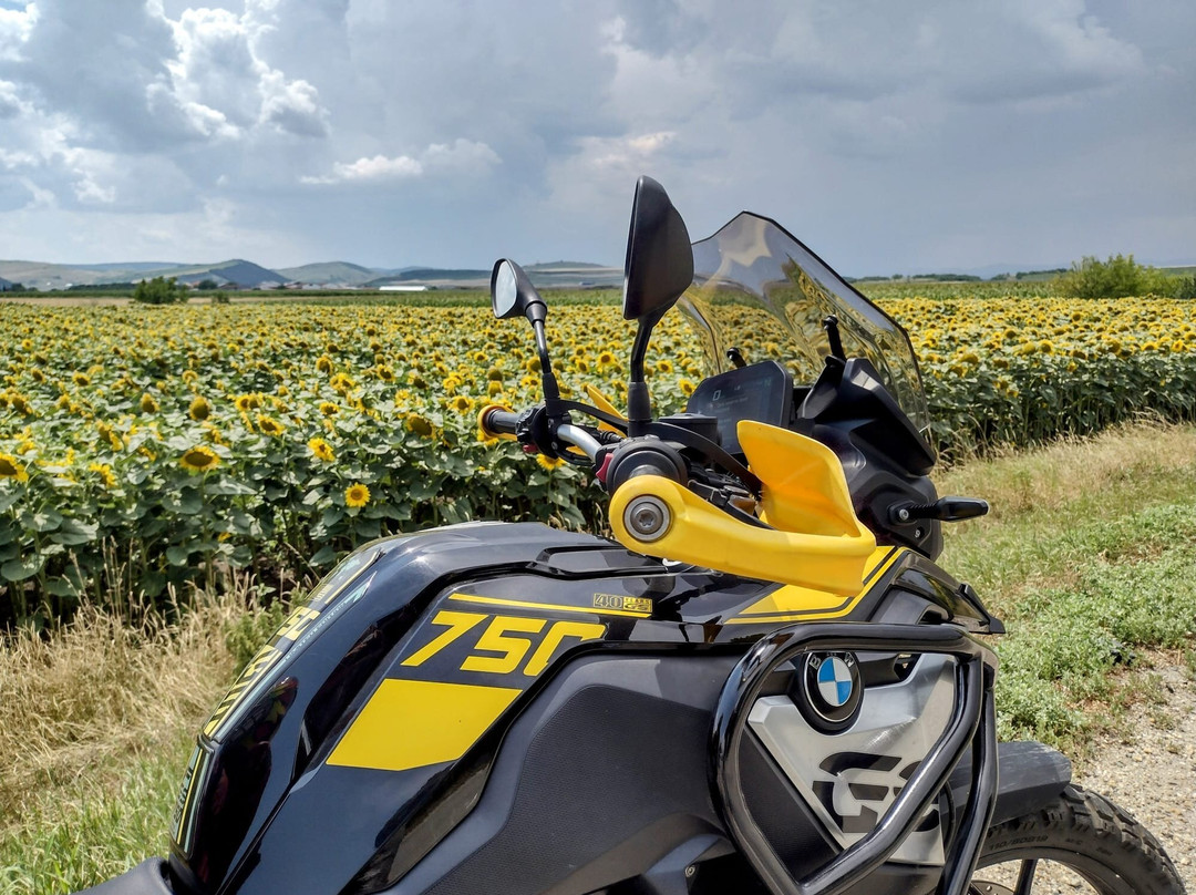 Adventure Motorcycle Tours-图尔达必去景点