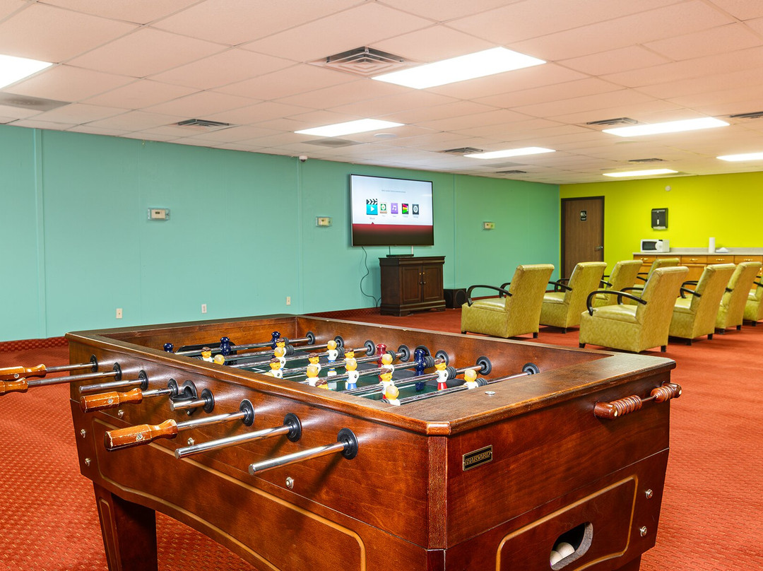 宁静峡谷悬崖酒店主图