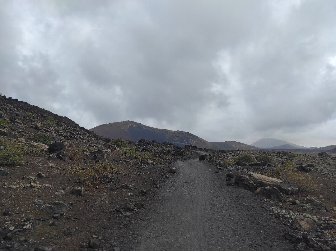 Caldera Colorada-Tinajo必去景点