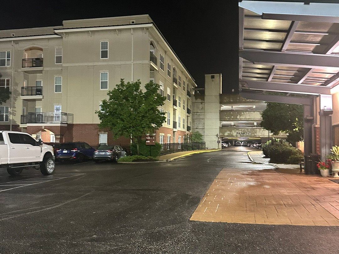 布伦特伍德圣路易斯春季山丘套房酒店主图