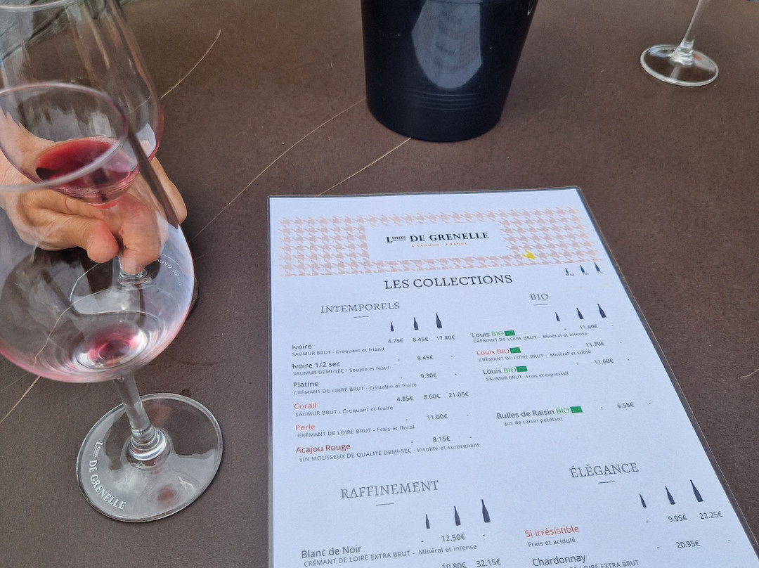 Caves Louis de Grenelle-梭缪尔必去景点