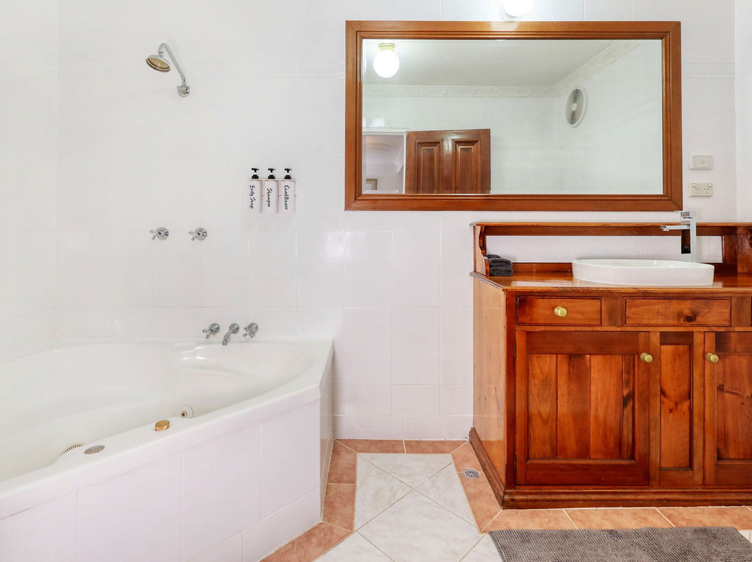 Mt Tamborine Stonehaven Guest House主图