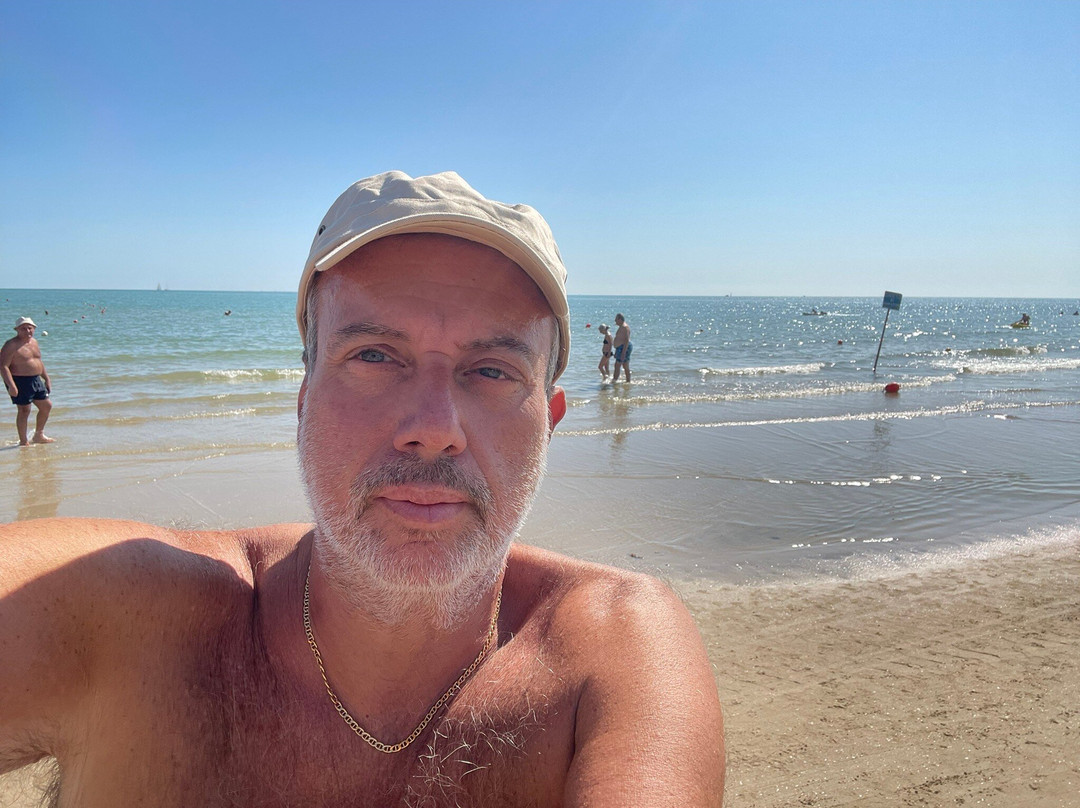 华伦天奴度假酒店主图