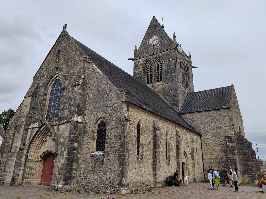 Sainte-Mere-Eglise Church-Sainte-Mere-Eglise必去景点