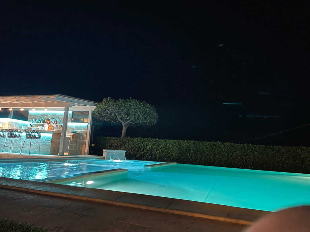 蒙特卡里尼酒店主图