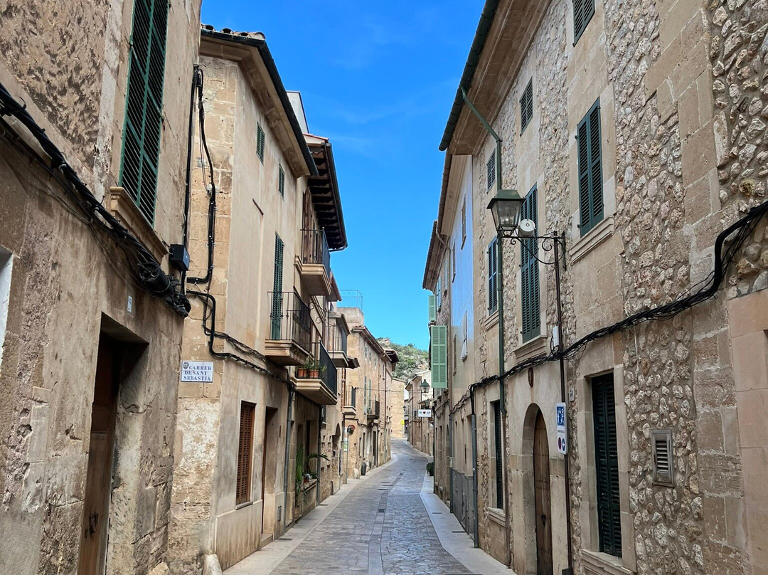 Plaza Almoina-Pollenca必去景点