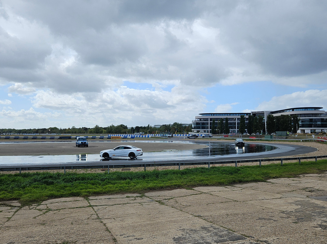 Mercedes-Benz World-威布里治必去景点