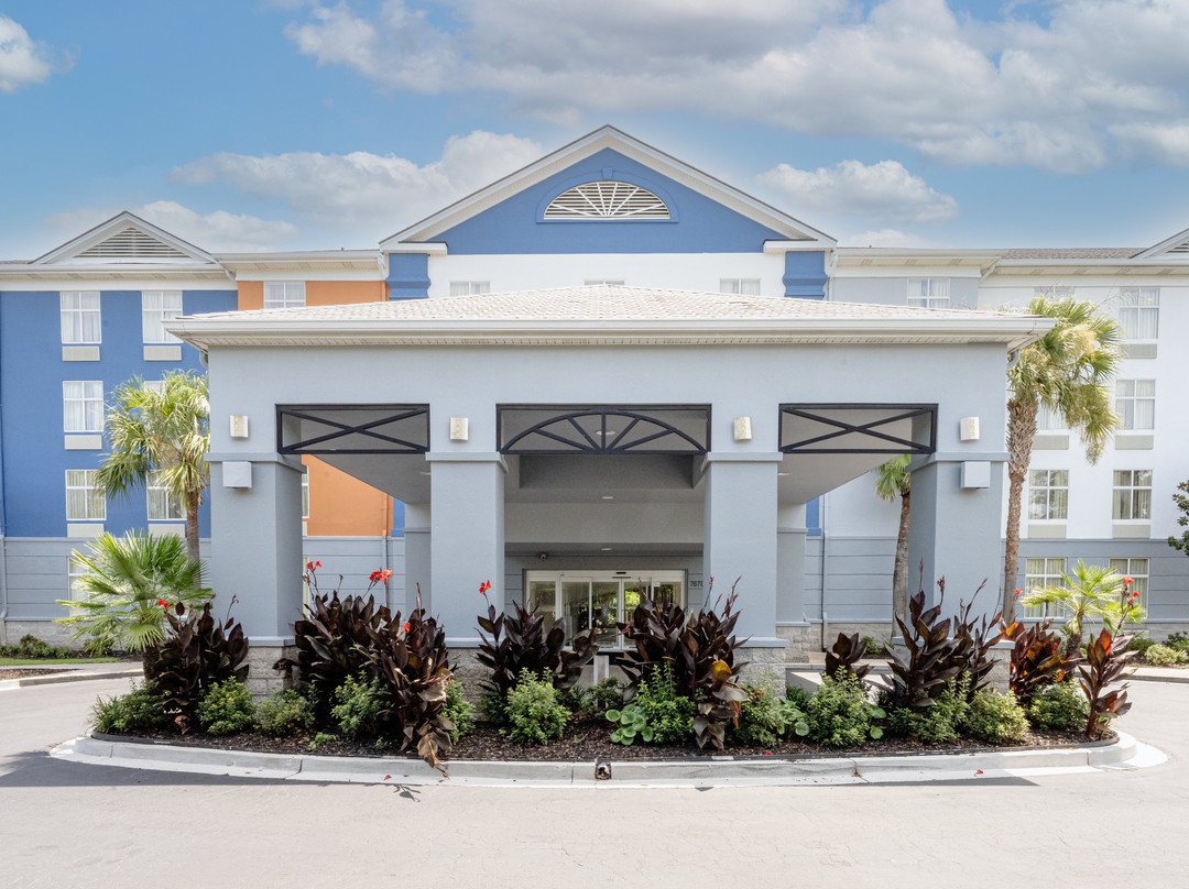 Holiday Inn Express & Suites Charleston Northwoods by IHG