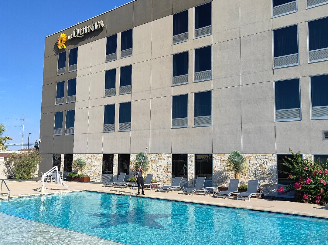 La Quinta Inn & Suites by Wyndham Del Rio主图