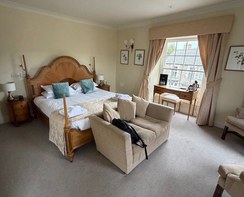 草边天鹅酒店主图