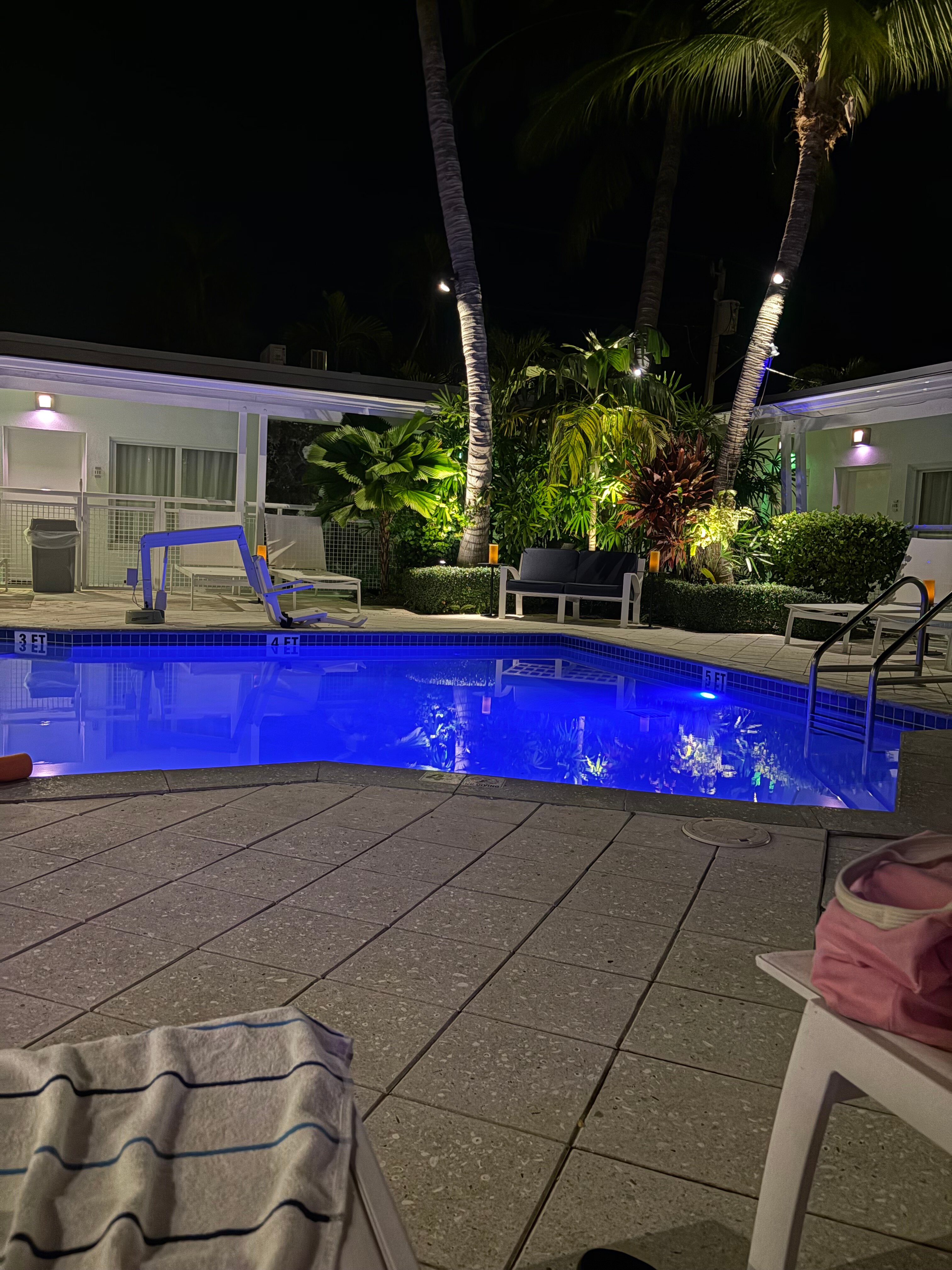 兰花基旅馆-泳池