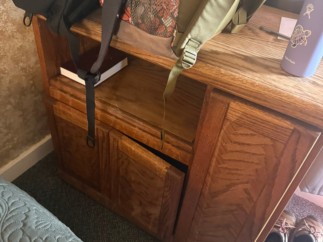 Gena's Sierra Inn And Restaurant主图