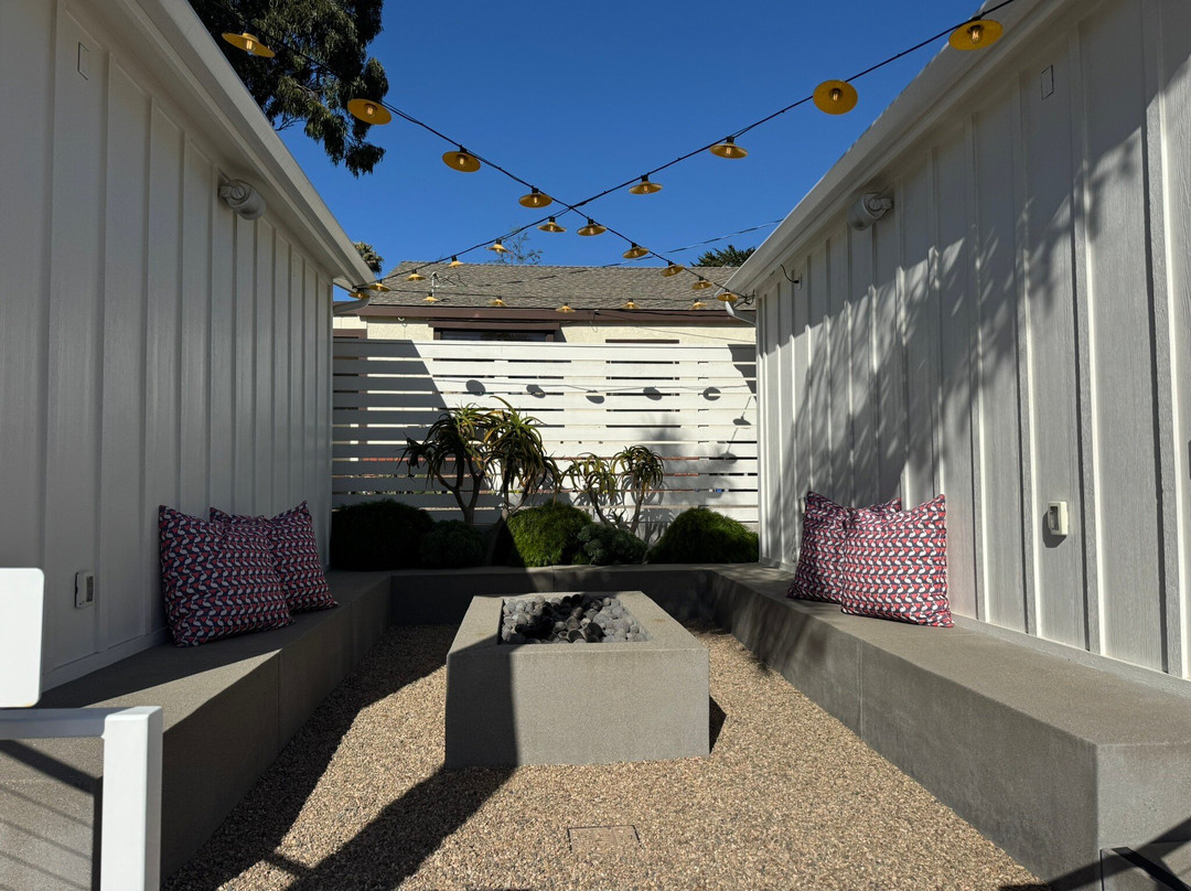 The Pacific Motel主图