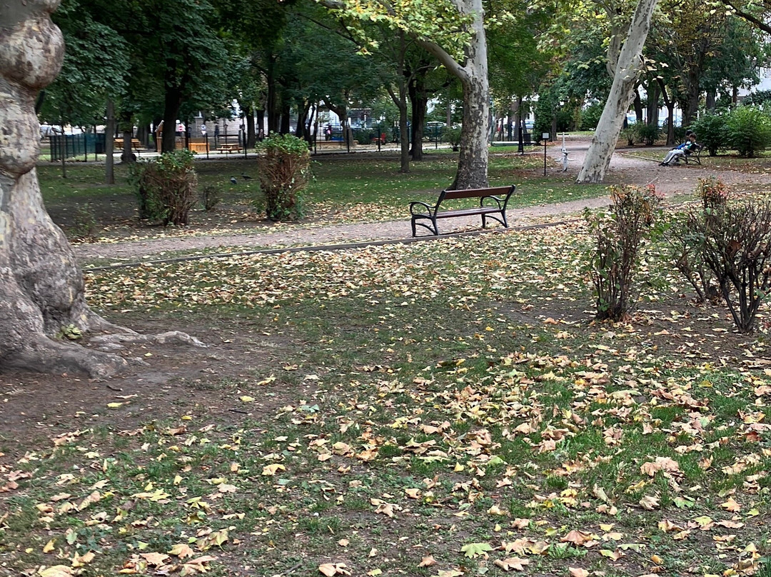 Batthyány tér Park-焦尔必去景点