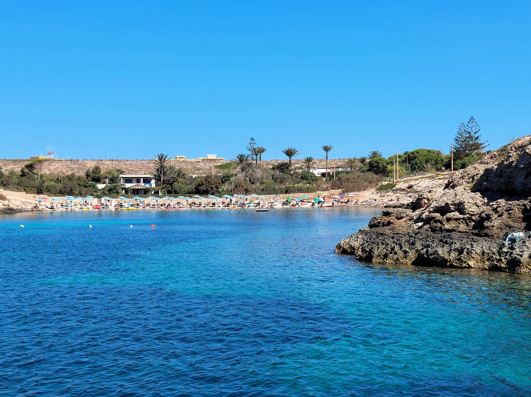 Spiaggia Cala Francese-兰佩杜萨必去景点