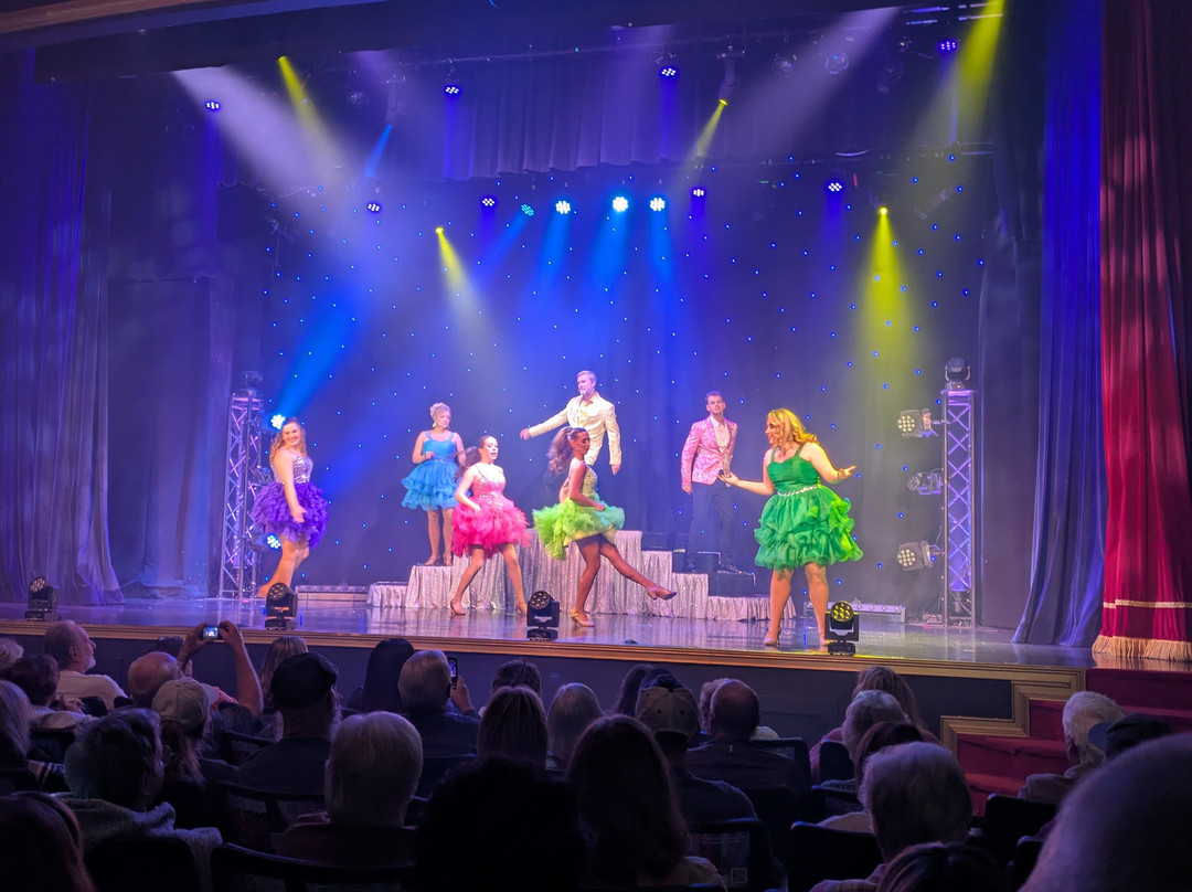 Array: Mountain of Entertainment Theater-皮金福奇必去景点