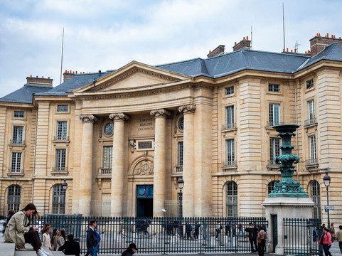 圣吉纳维夫图书馆-巴黎必去景点