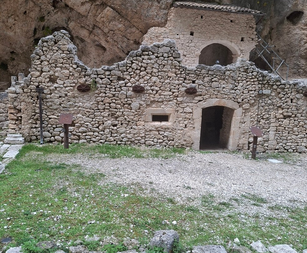 Monastero di San Martino In Valle-Fara San Martino必去景点